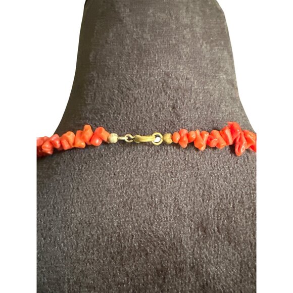 Genuine Red Coral Chip Beaded Necklace With Gold-Tone Clasp 18" Handmade Bold St - Picture 3 of 3
